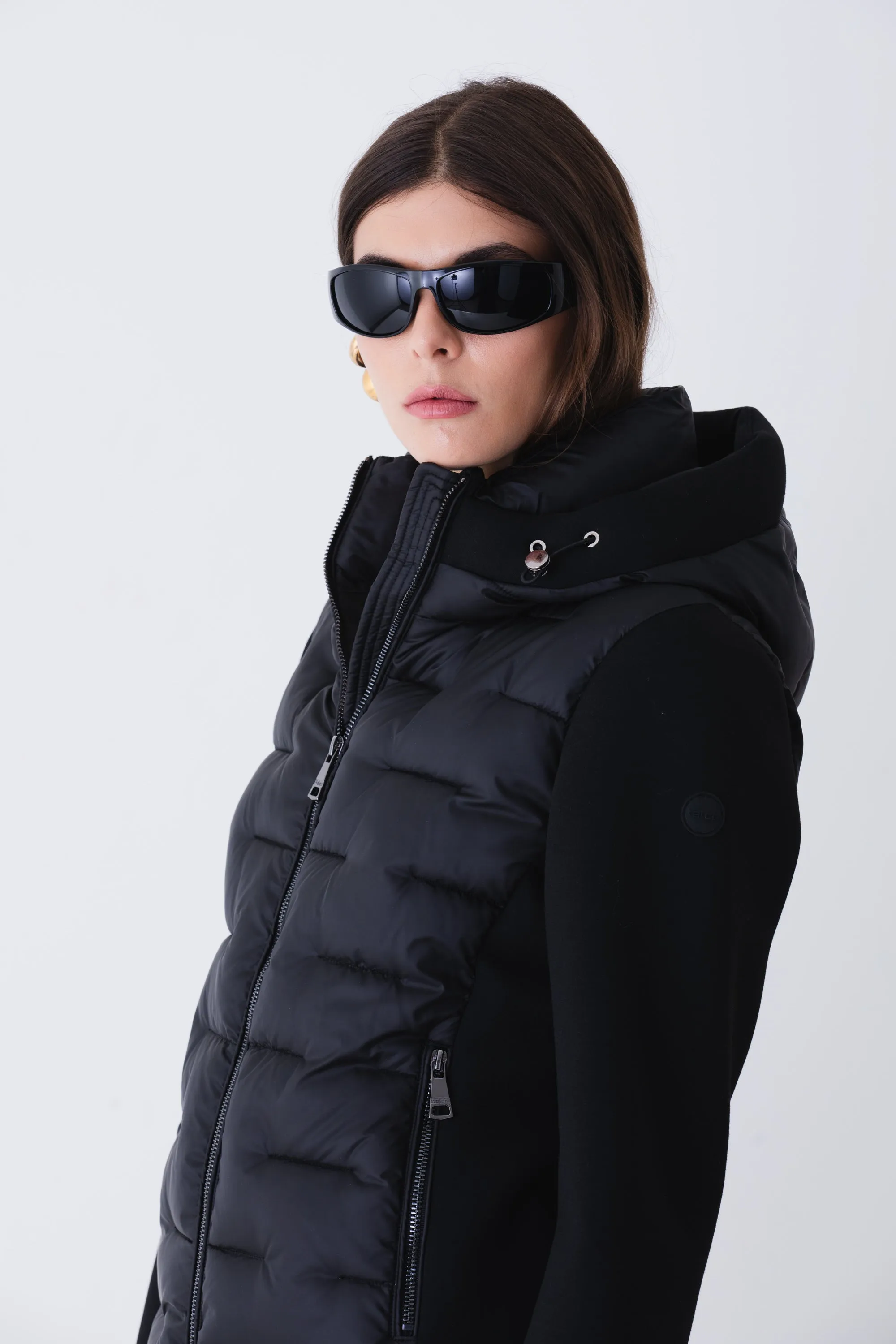 Piumino corto con maniche e inserti in neoprene - FW25